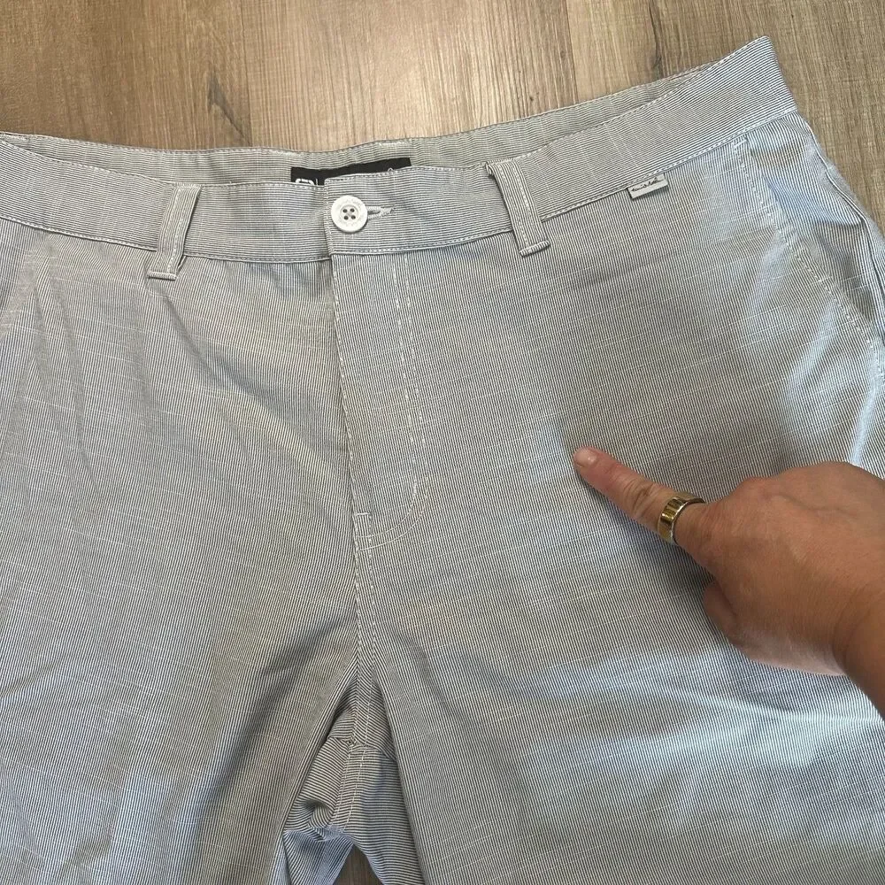 Travis Mathew Men's Flat Front Shorts White and Gray Micro Stripes Size 38